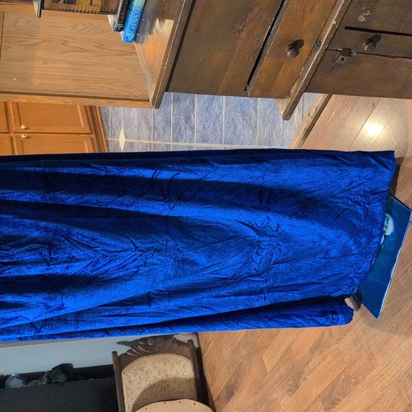 Deep Blue Velvet Cloak * 59 Inches Long Plus 14 Inch Hood * Halloween * Spooky - Picture 4 of 11